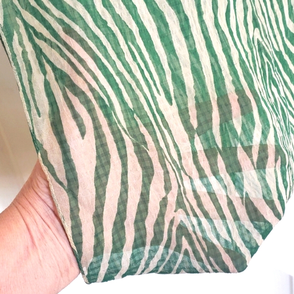 VINTAGE Silk Scarf Rectangle Green White Animal Print Tiger Zebra - Picture 7 of 7